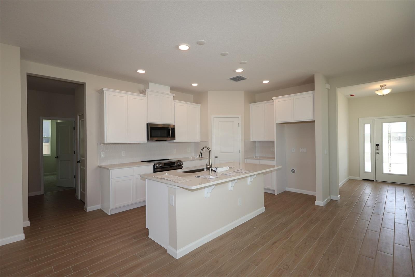 6711 YELLOW WARBLER BEND