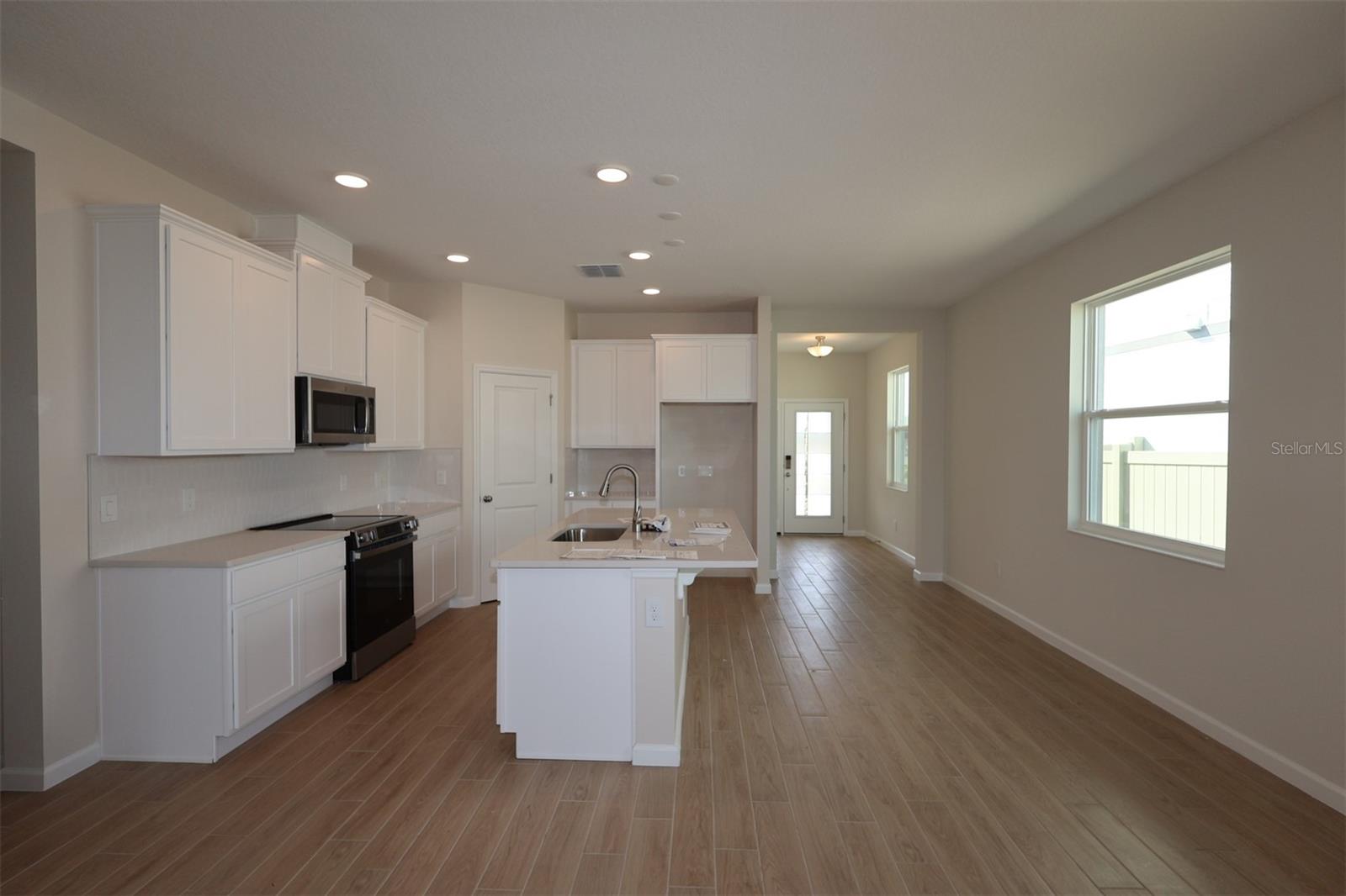 6711 YELLOW WARBLER BEND