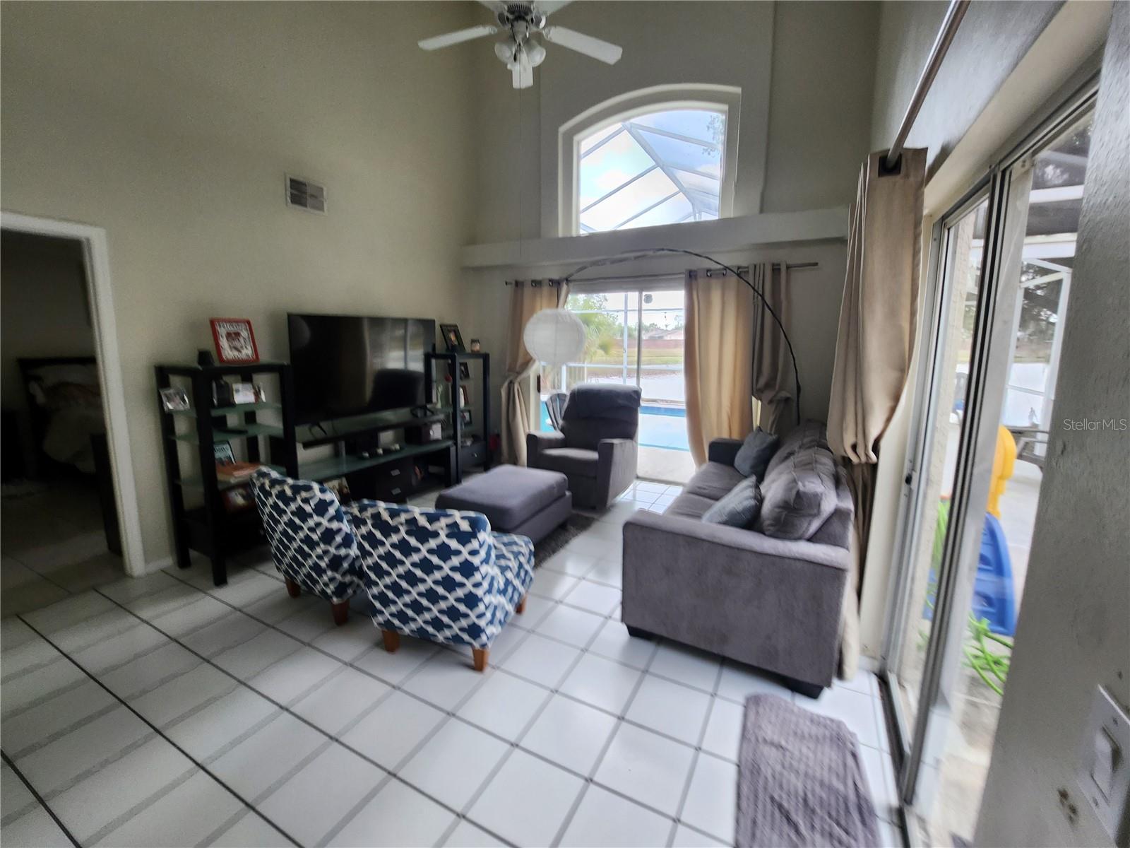 2612 SPRING HILL DRIVE