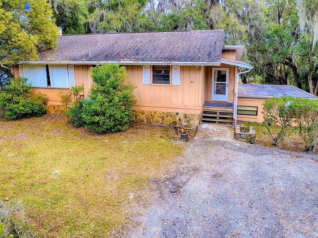 Photo of 913 Sheila Place, Apopka, FL 32703 (MLS # G5109175)