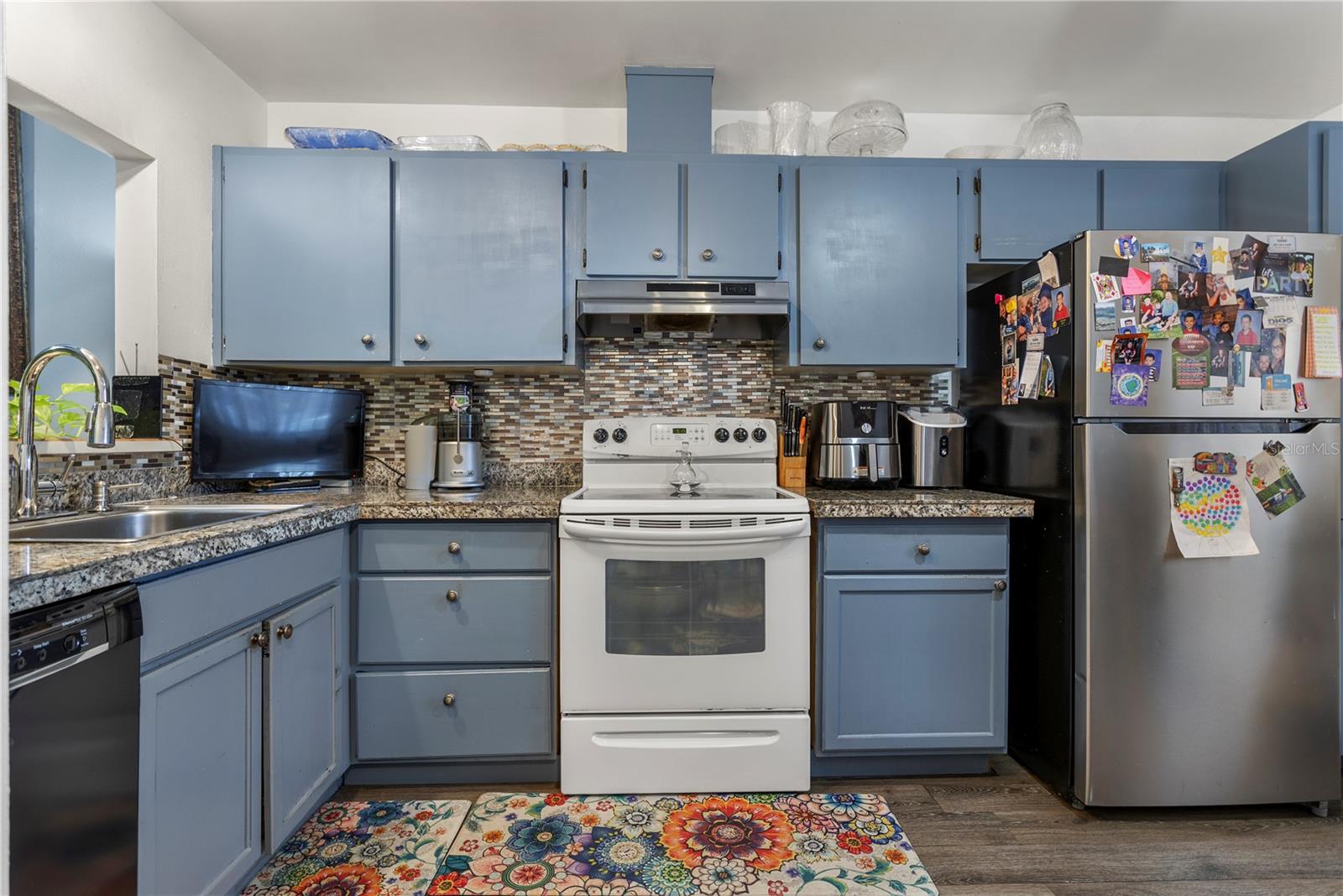 MONTGOMERY SQUARE - Residential