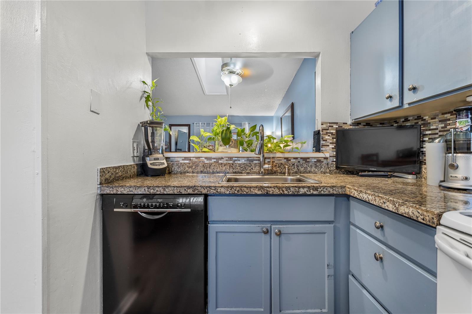 MONTGOMERY SQUARE - Residential