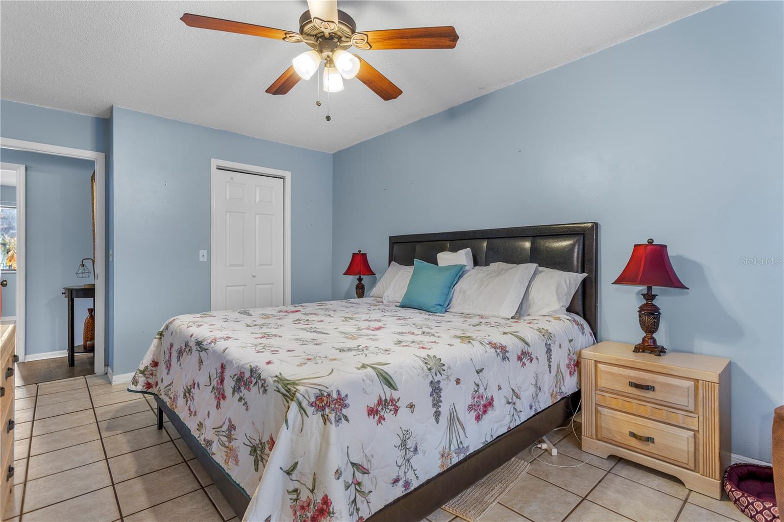 MONTGOMERY SQUARE - Residential