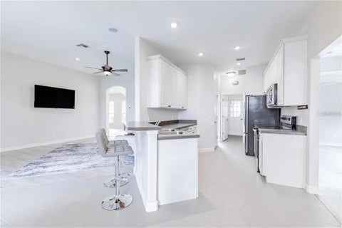 Tiny photo for 3804 Bayshore Circle, Tavares, FL 32778 (MLS # O6438346)