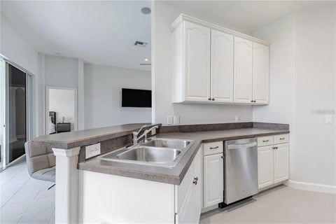 Tiny photo for 3804 Bayshore Circle, Tavares, FL 32778 (MLS # O6438346)