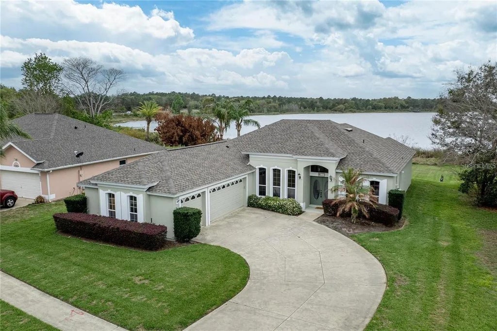 Photo of 3804 Bayshore Circle, Tavares, FL 32778 (MLS # O6438346)