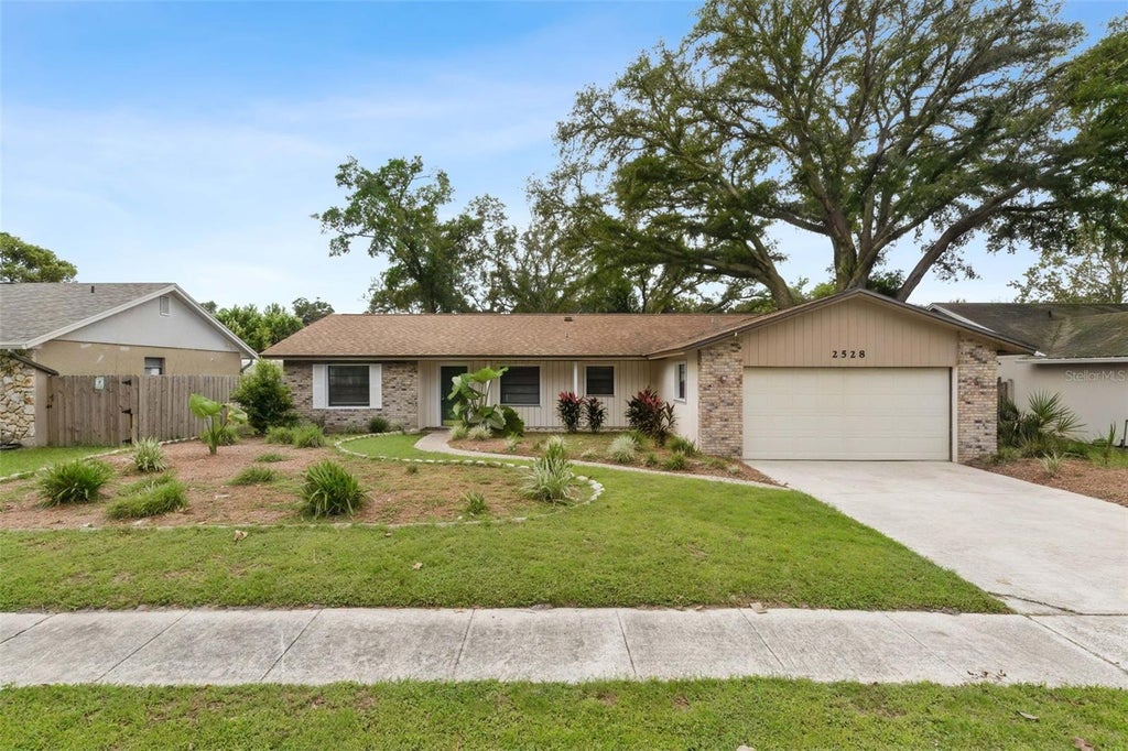 Photo of 2528 Canterclub Trail, Apopka, FL 32712 (MLS # O6451202)