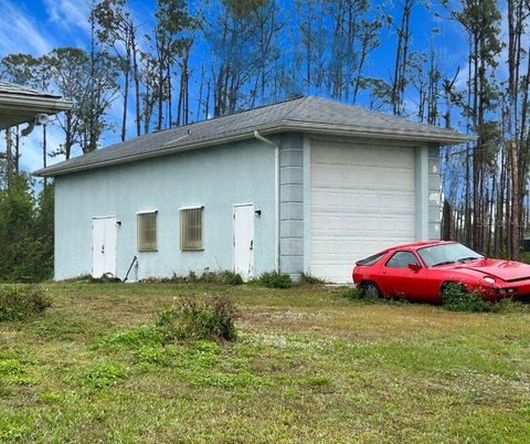 A home in PORT CHARLOTTE