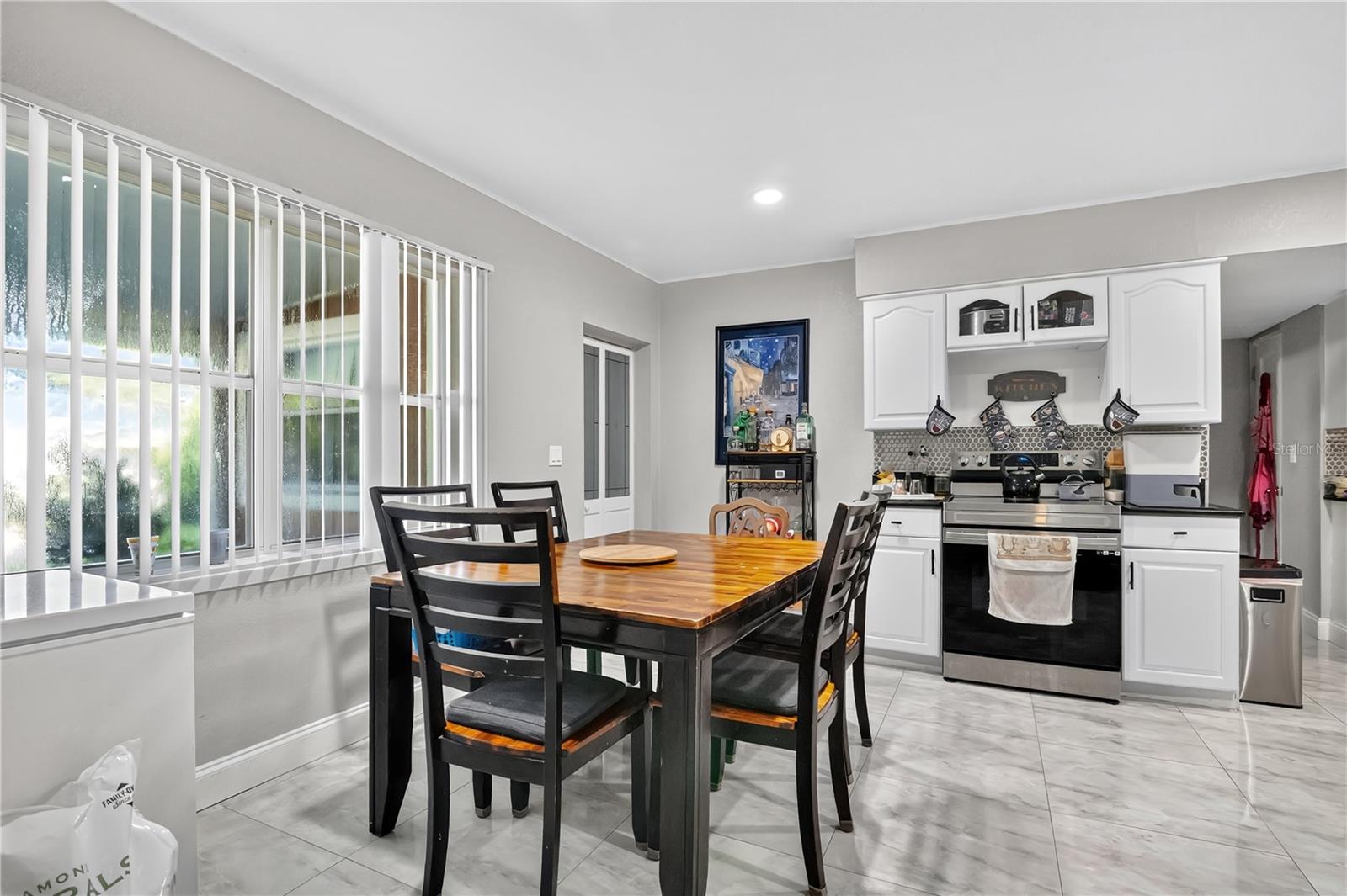 MC NEILS ORANGE VILLA - Residential