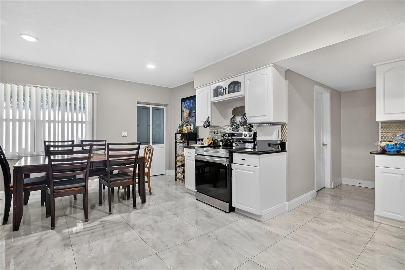 MC NEILS ORANGE VILLA - Residential