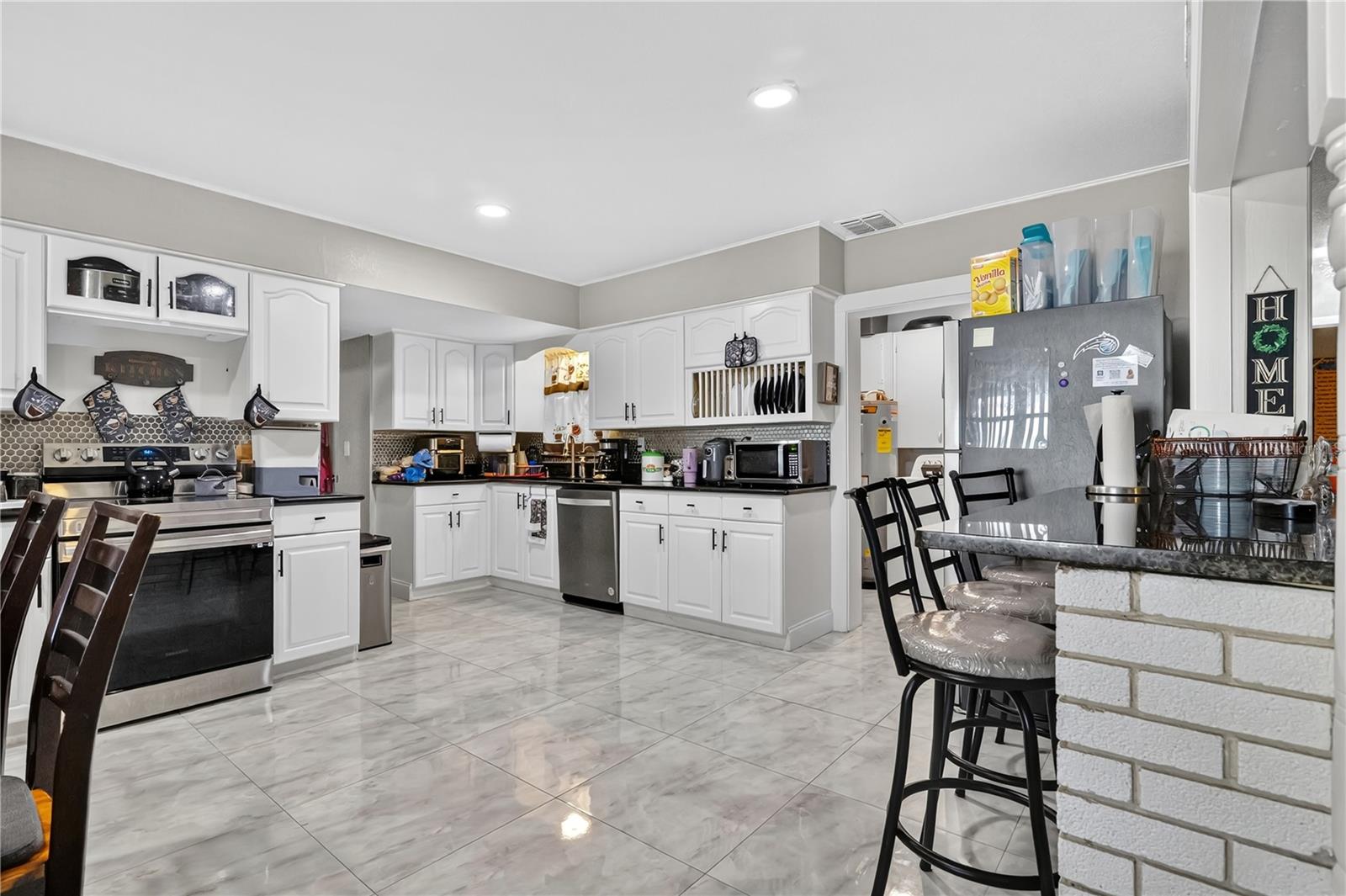 MC NEILS ORANGE VILLA - Residential