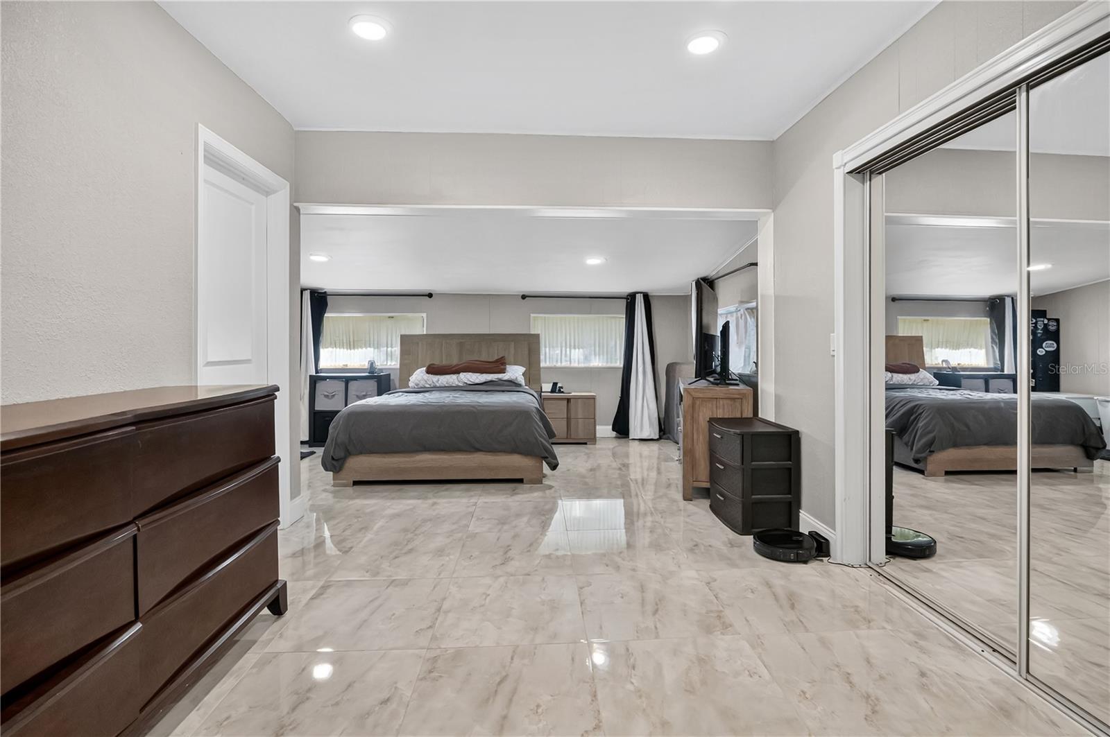 MC NEILS ORANGE VILLA - Residential