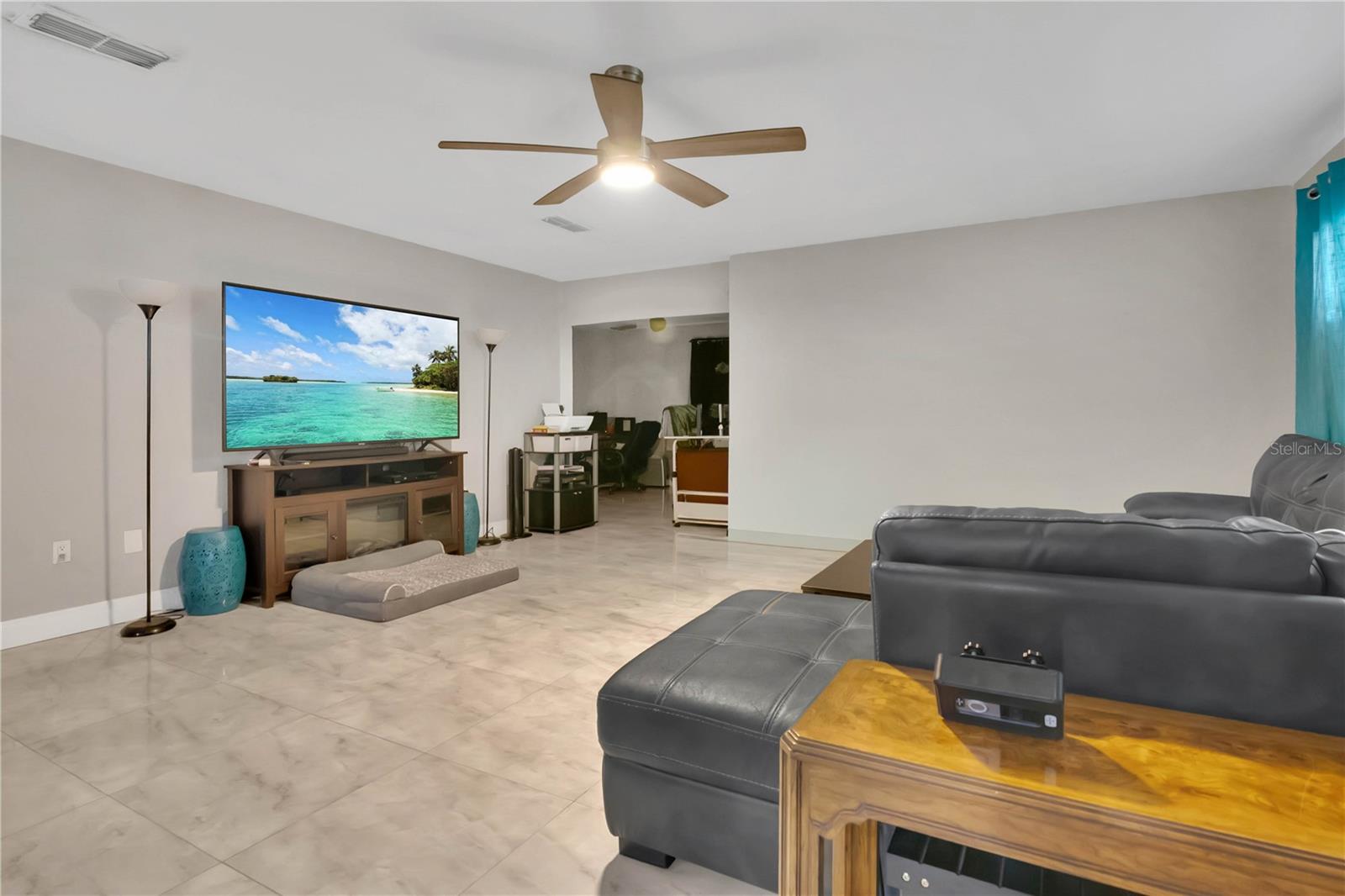 MC NEILS ORANGE VILLA - Residential