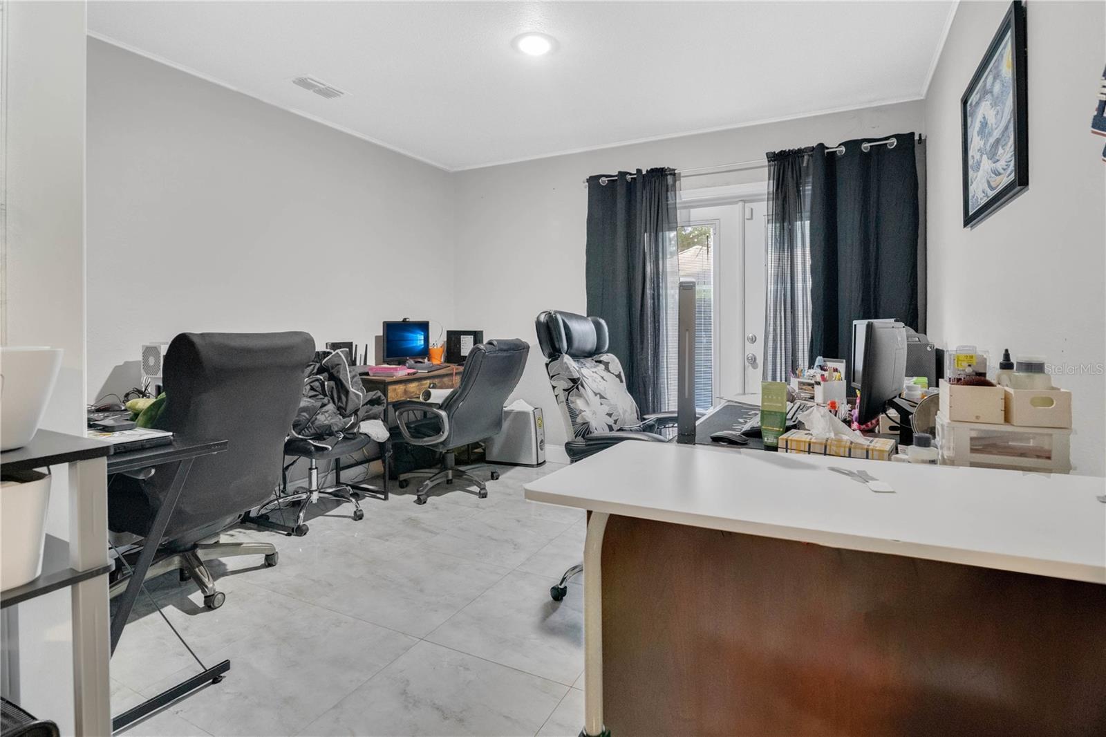 MC NEILS ORANGE VILLA - Residential