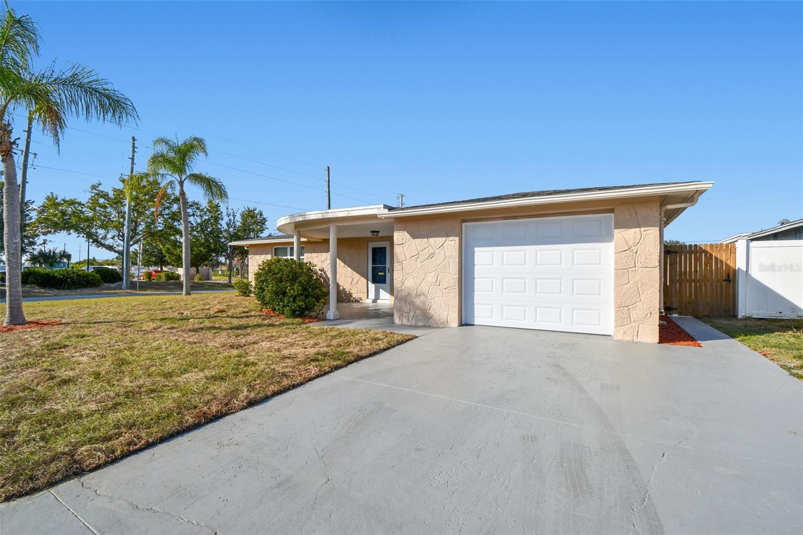 ALOHA GARDENS - Residential