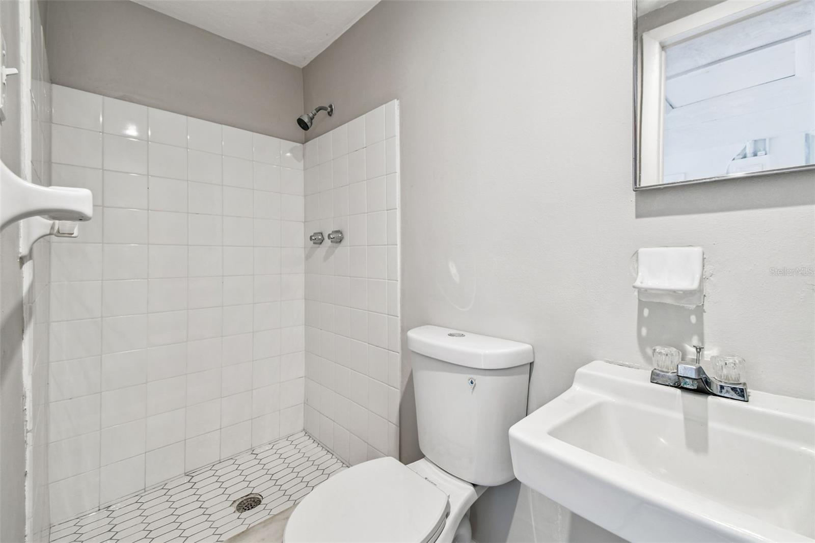 ALOHA GARDENS - Residential