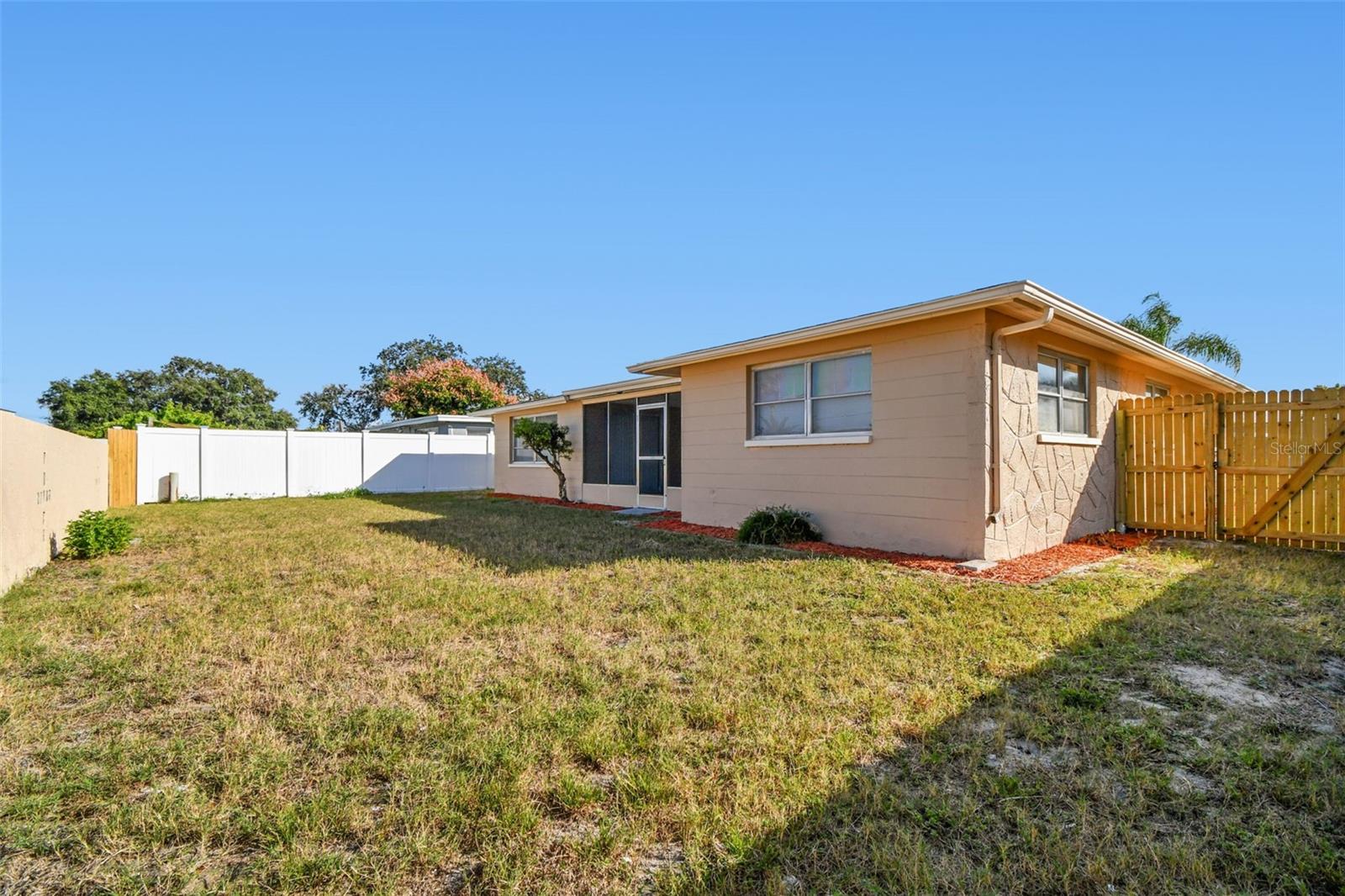 ALOHA GARDENS - Residential