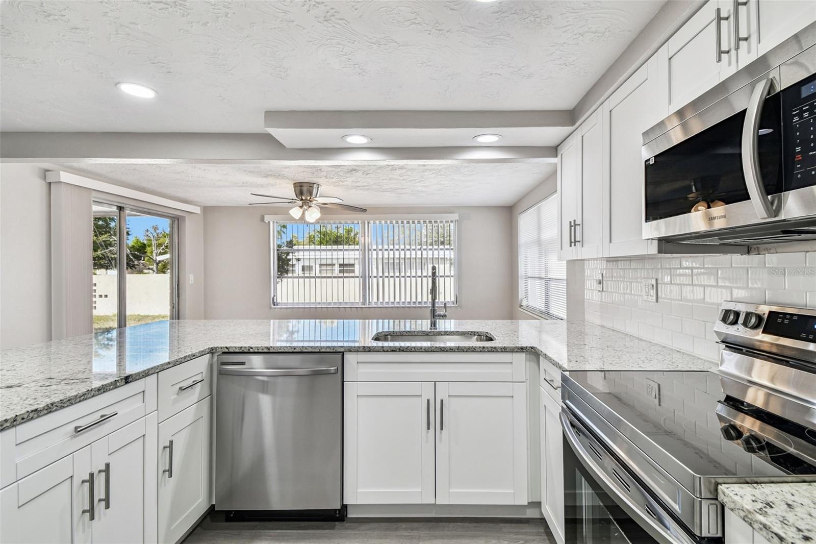 ALOHA GARDENS - Residential