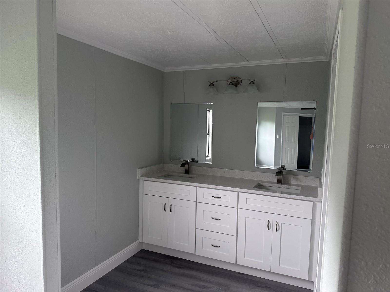 ZELLWOOD STATION - Residential