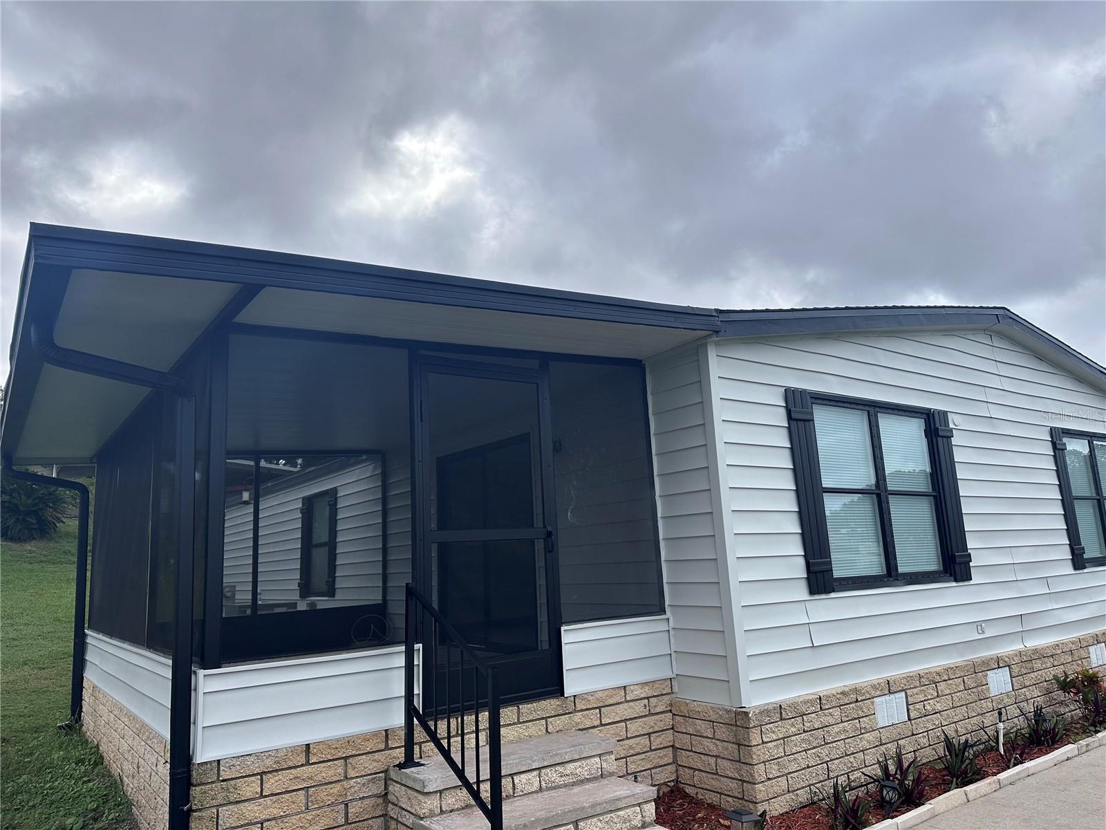 ZELLWOOD STATION - Residential