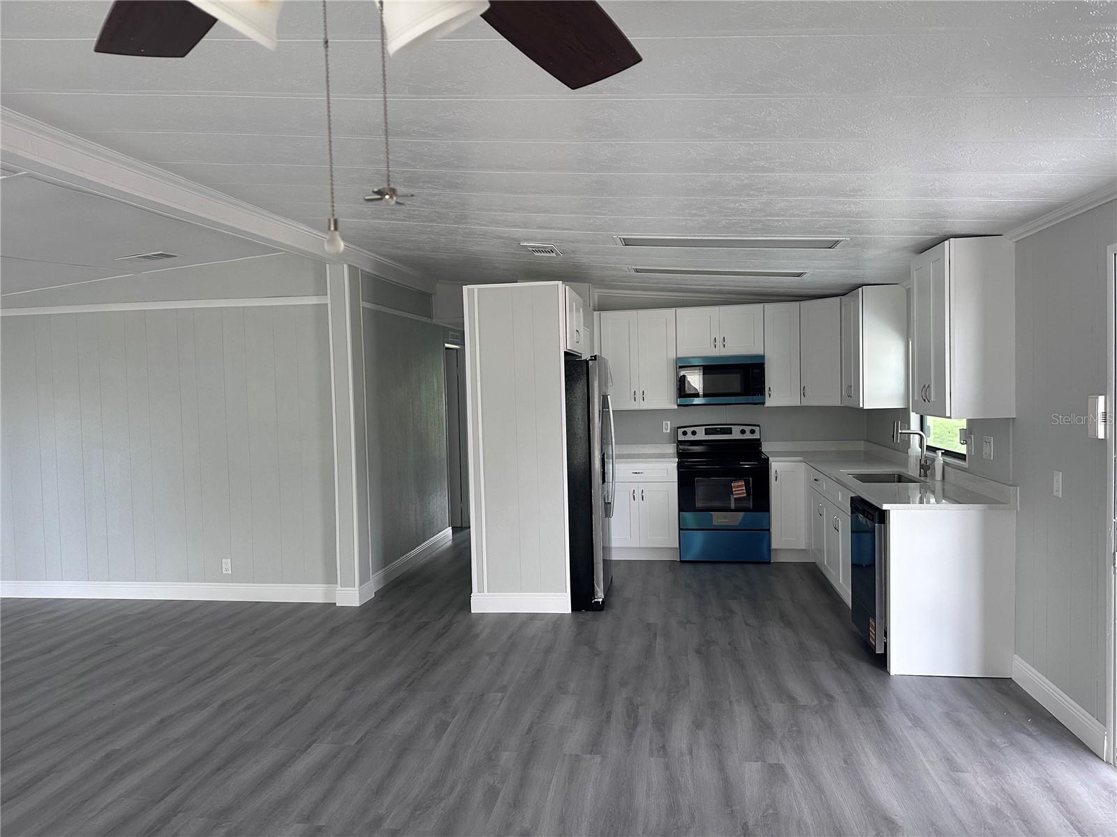 ZELLWOOD STATION - Residential