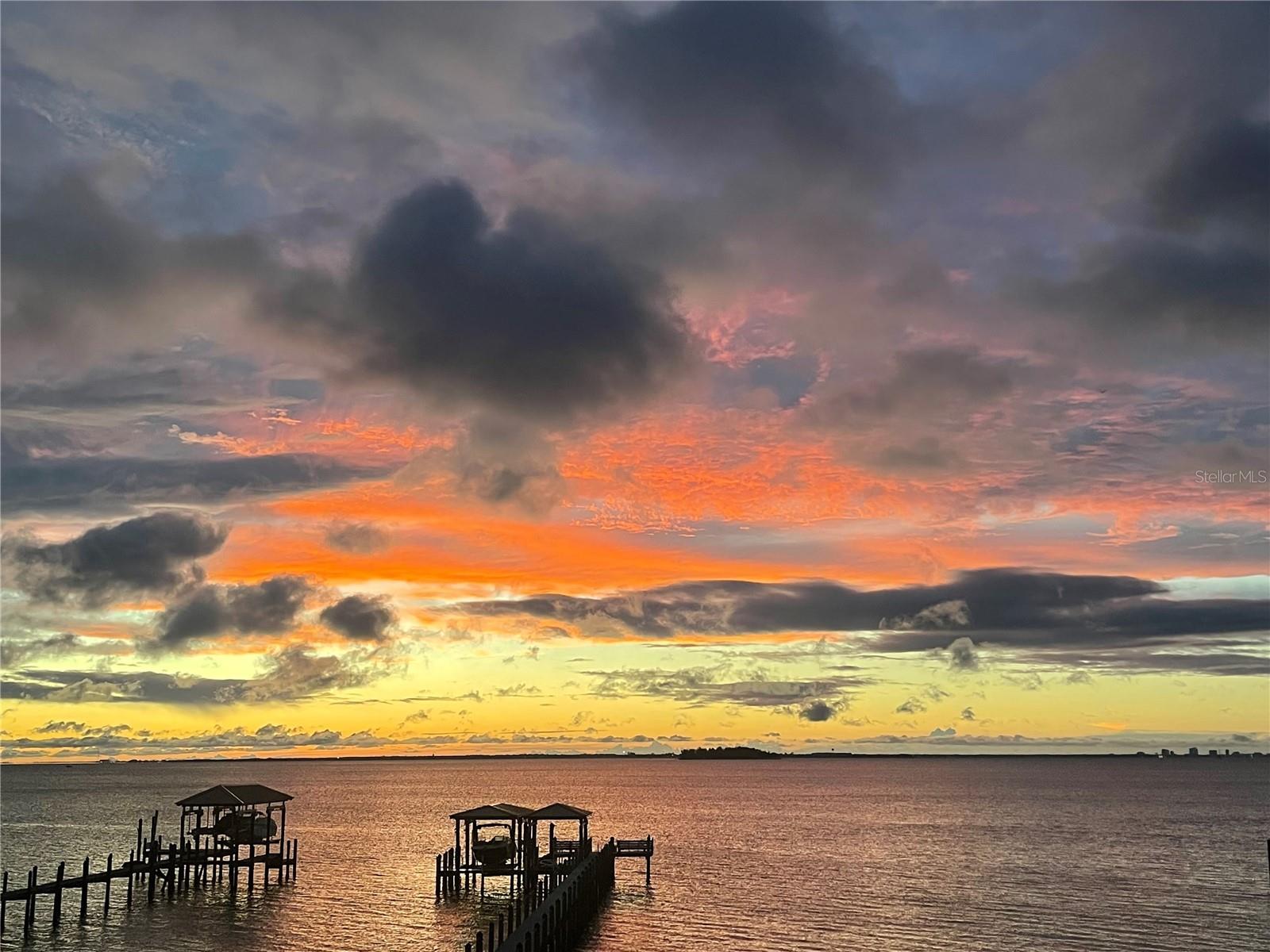 MUSTIQUE BAY - Residential