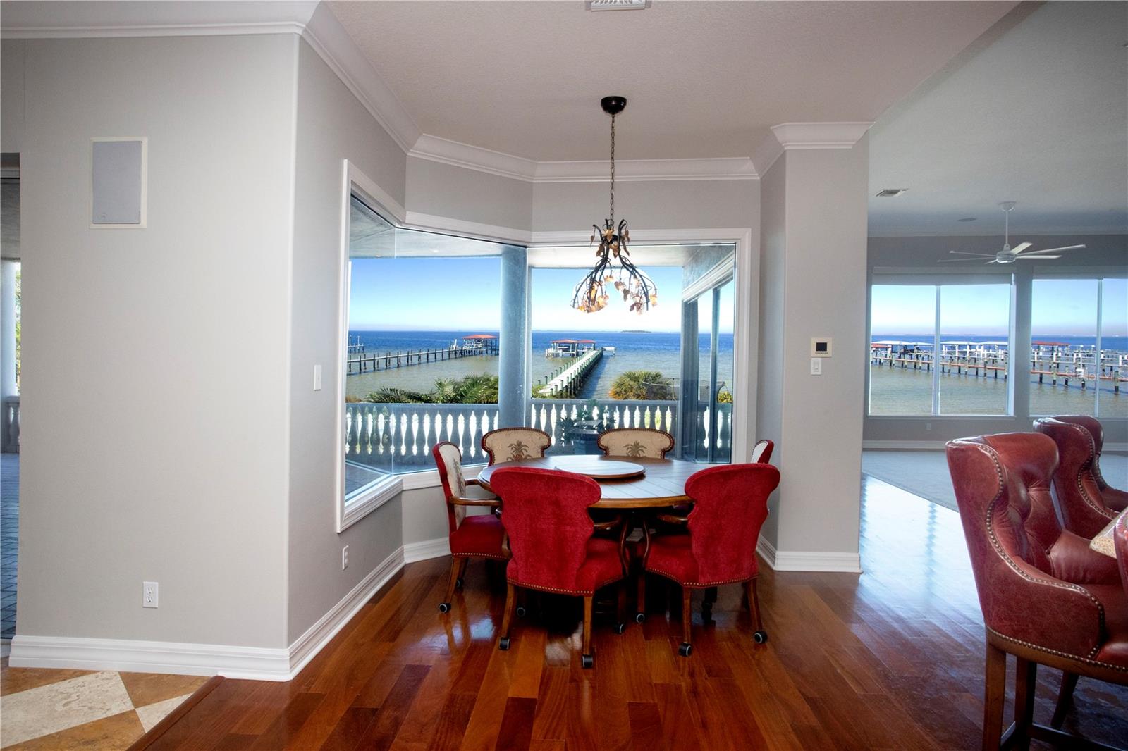 MUSTIQUE BAY - Residential