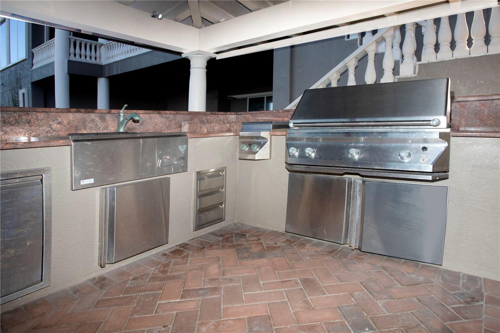 MUSTIQUE BAY - Residential