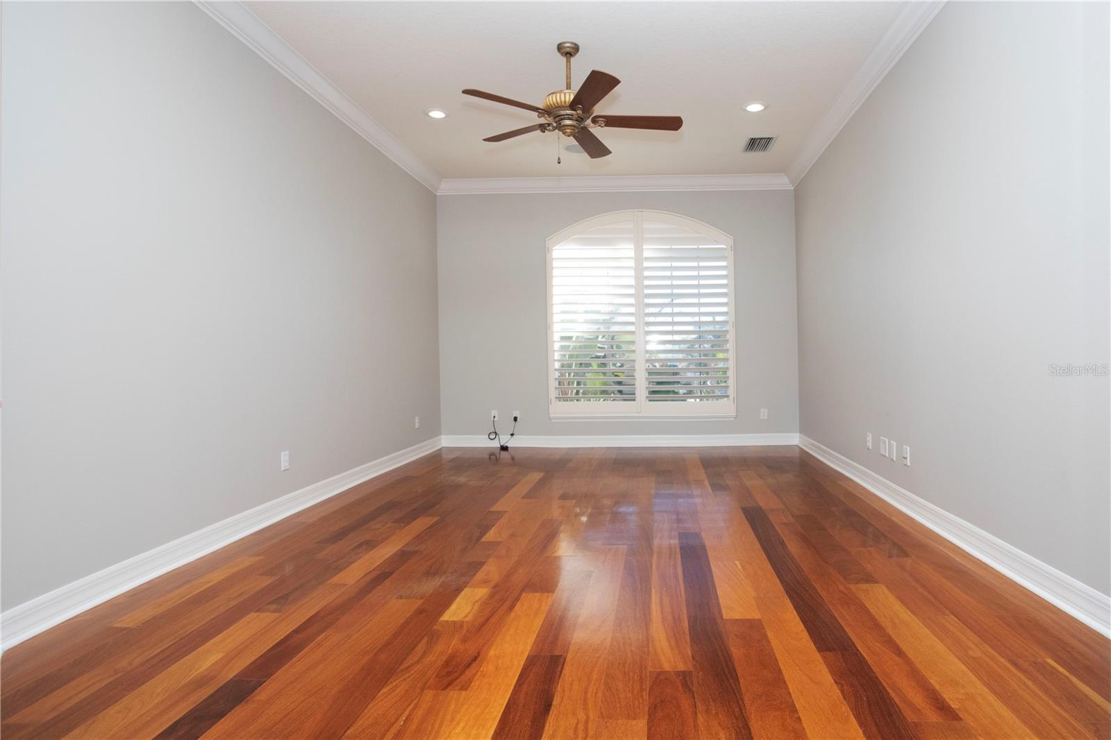 MUSTIQUE BAY - Residential