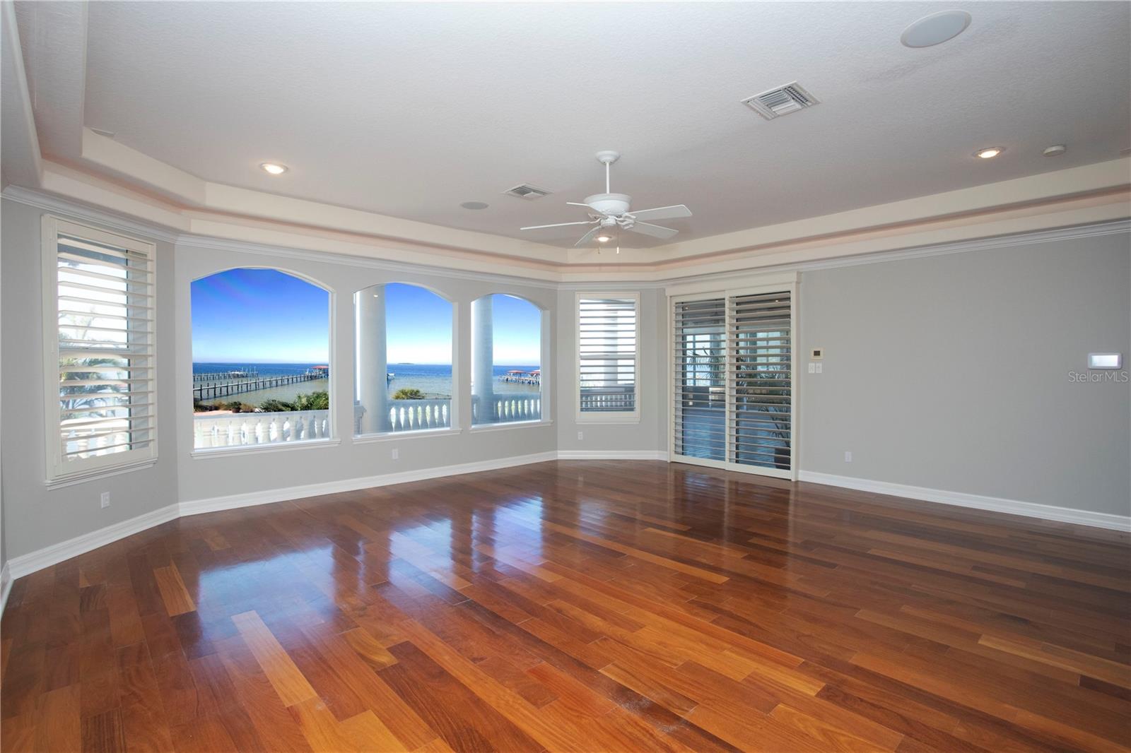 MUSTIQUE BAY - Residential