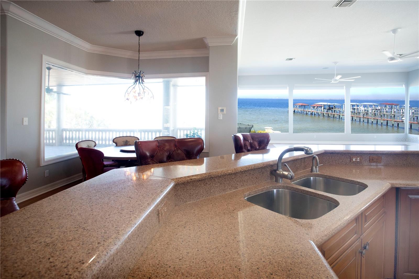 MUSTIQUE BAY - Residential