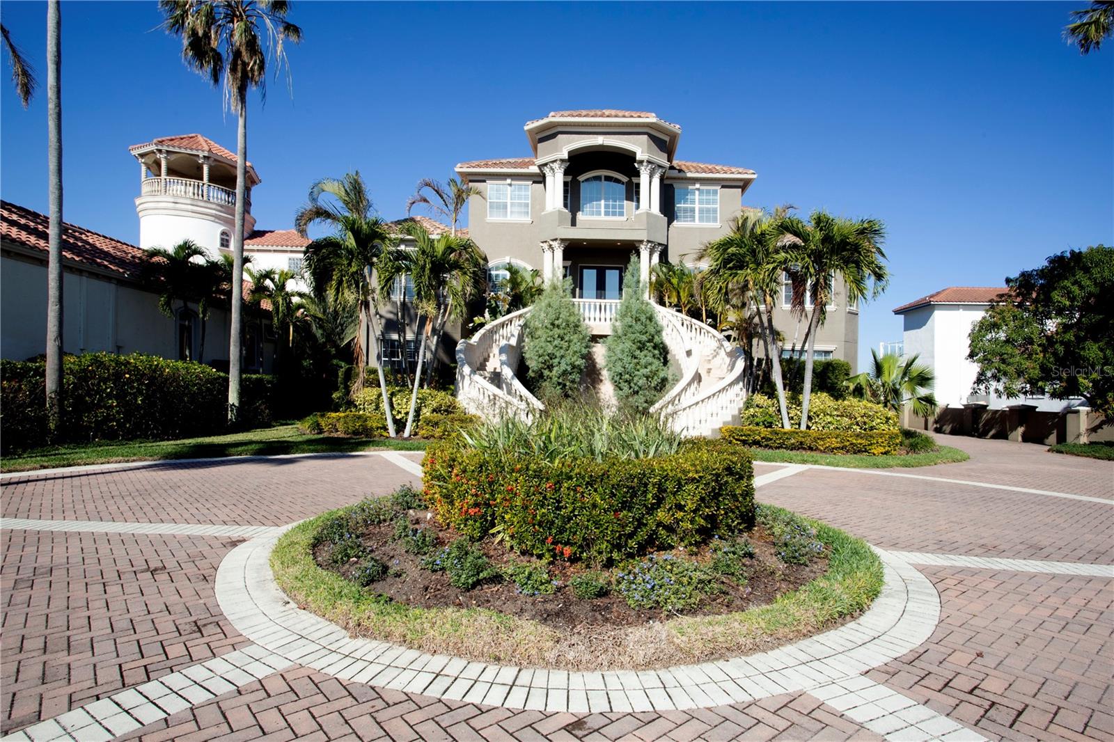 MUSTIQUE BAY - Residential