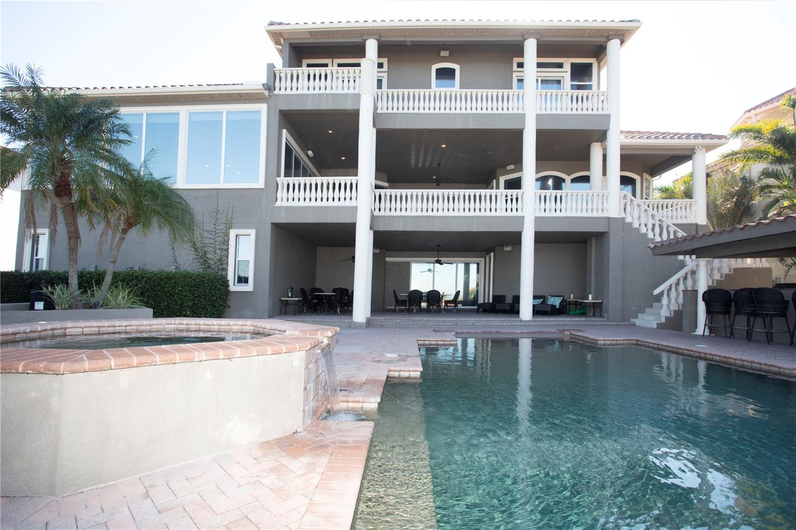 MUSTIQUE BAY - Residential