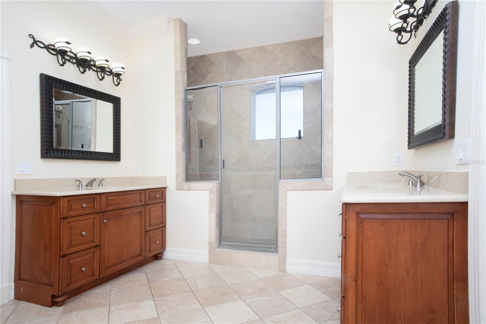 MUSTIQUE BAY - Residential