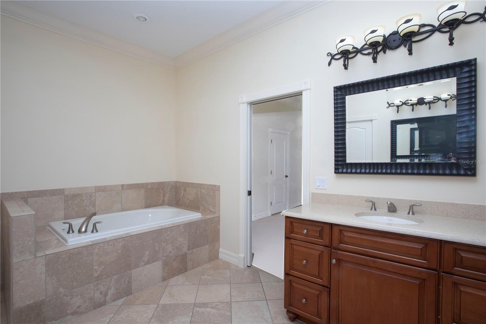 MUSTIQUE BAY - Residential