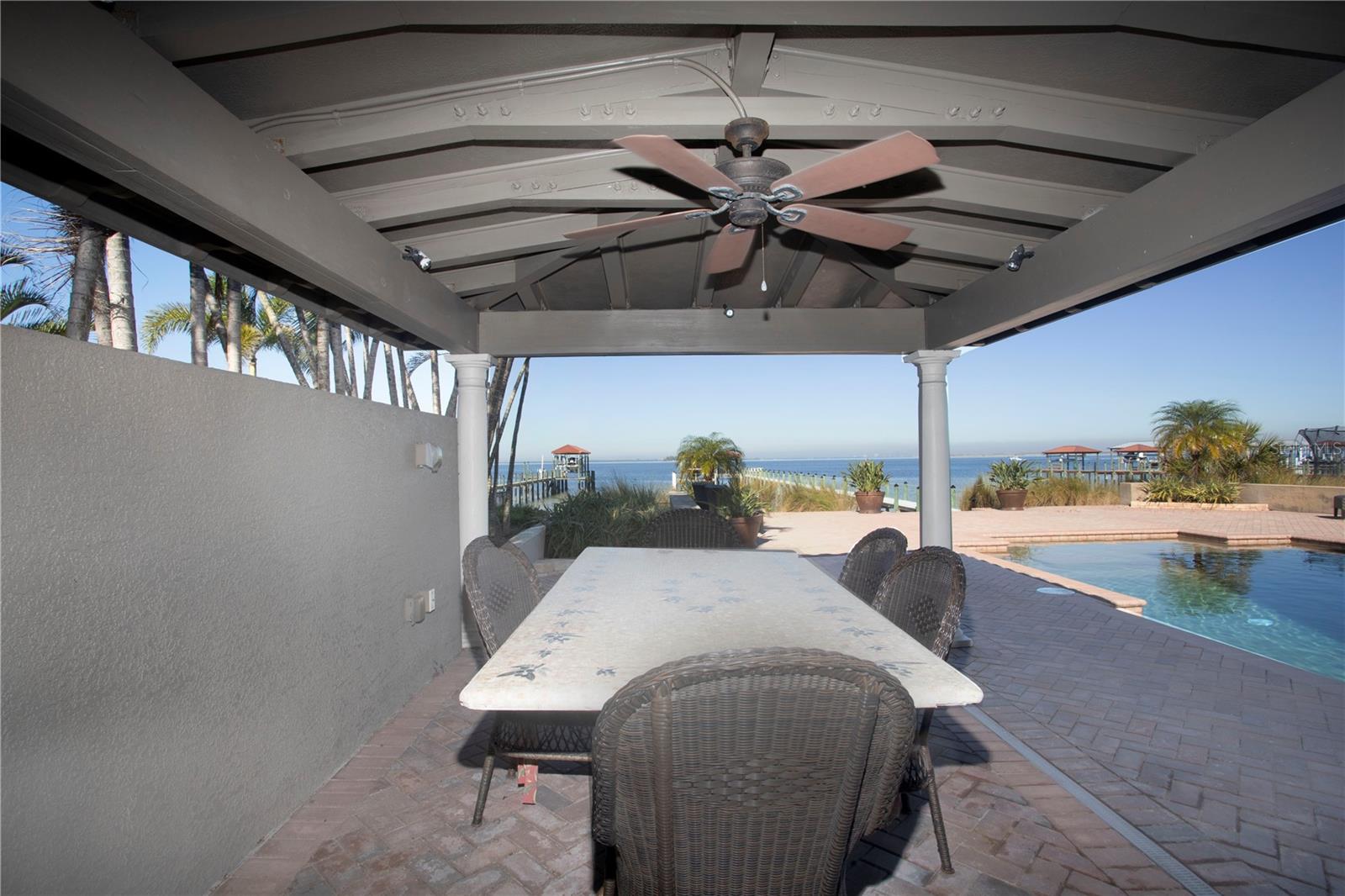 MUSTIQUE BAY - Residential