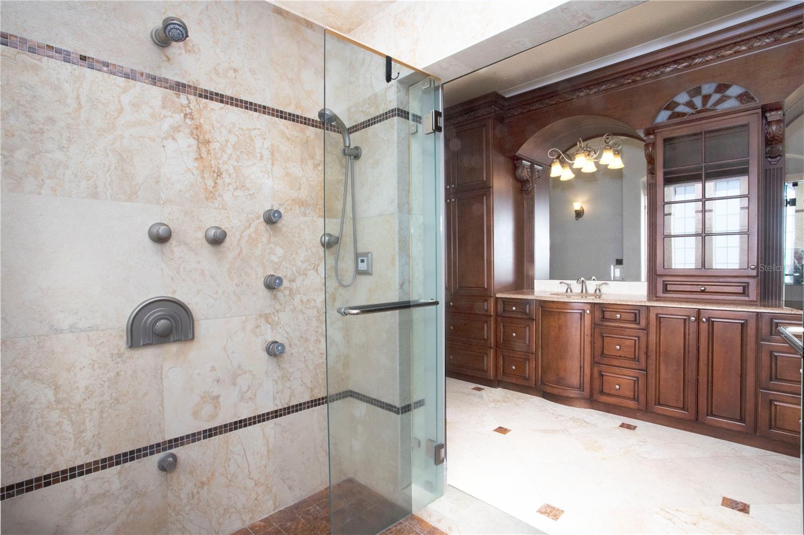 MUSTIQUE BAY - Residential