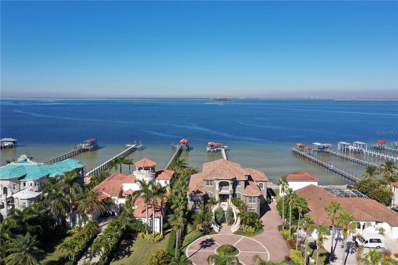 MUSTIQUE BAY - Residential