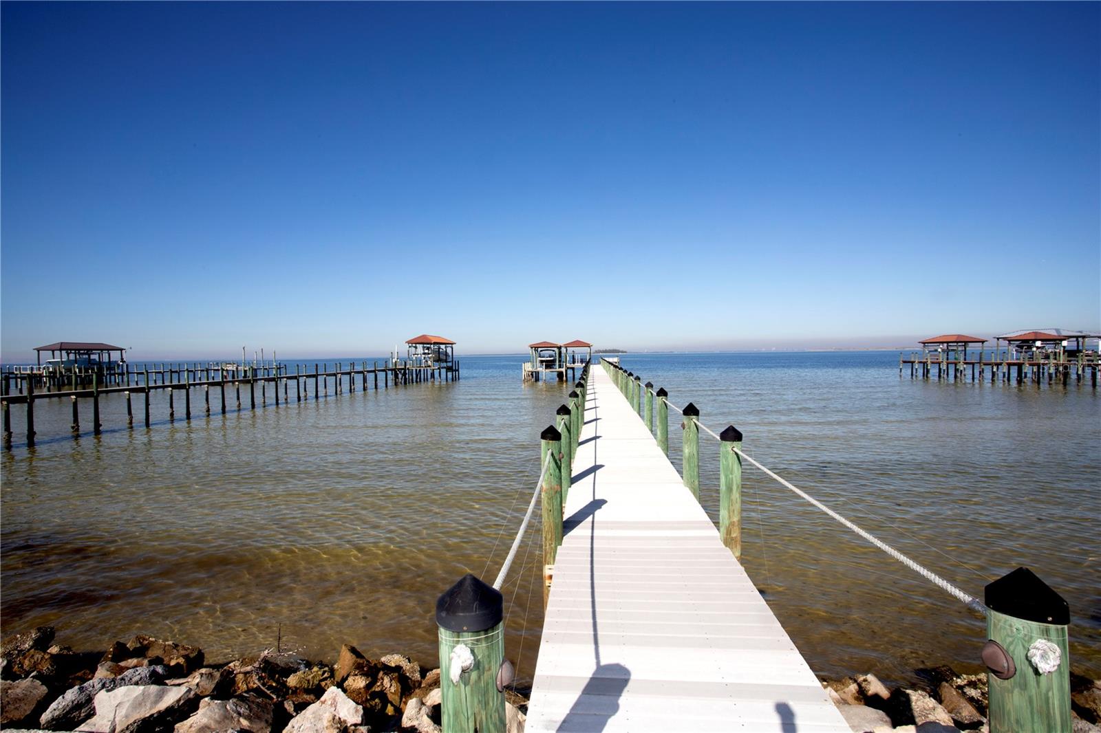 MUSTIQUE BAY - Residential