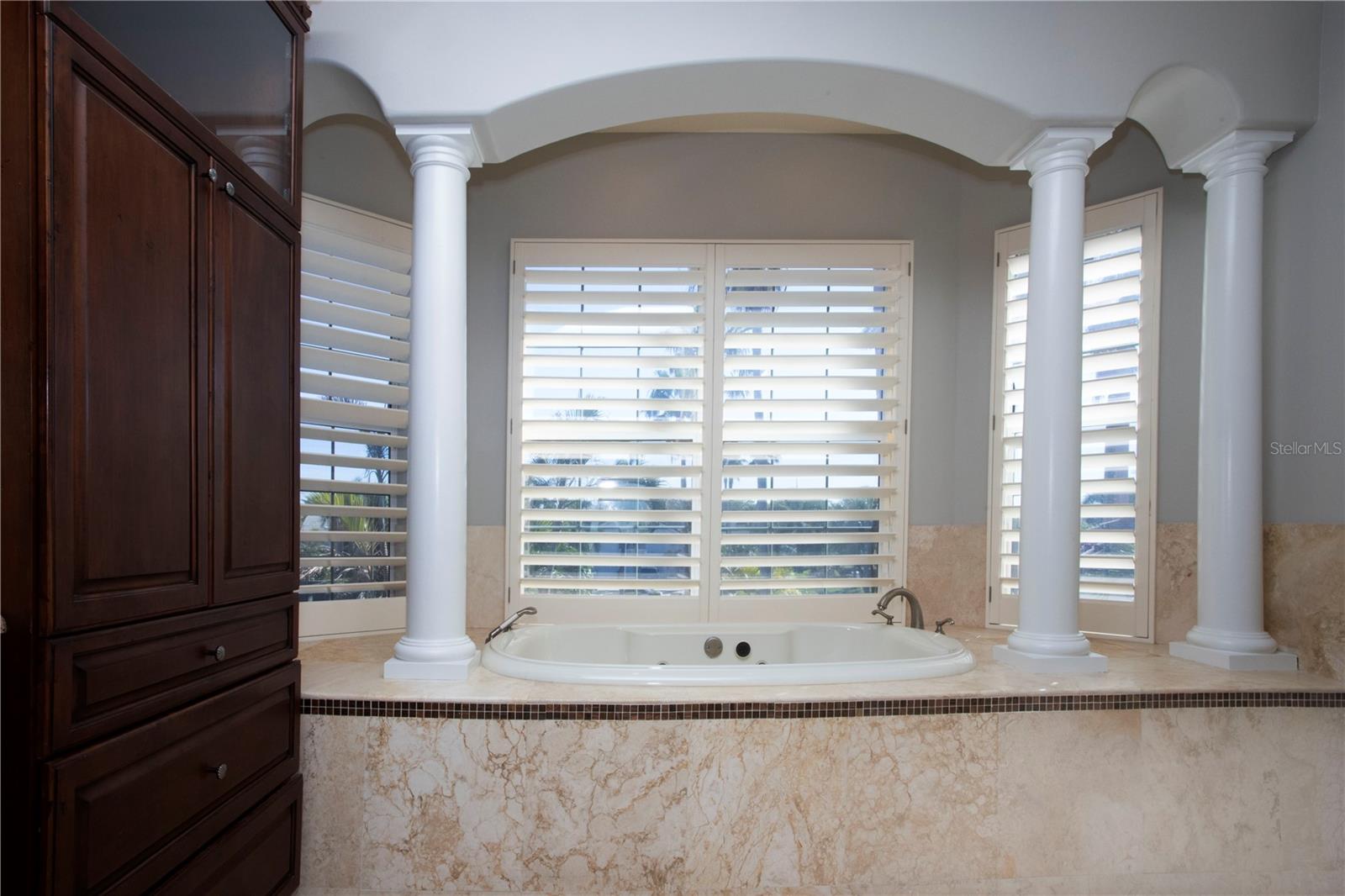 MUSTIQUE BAY - Residential