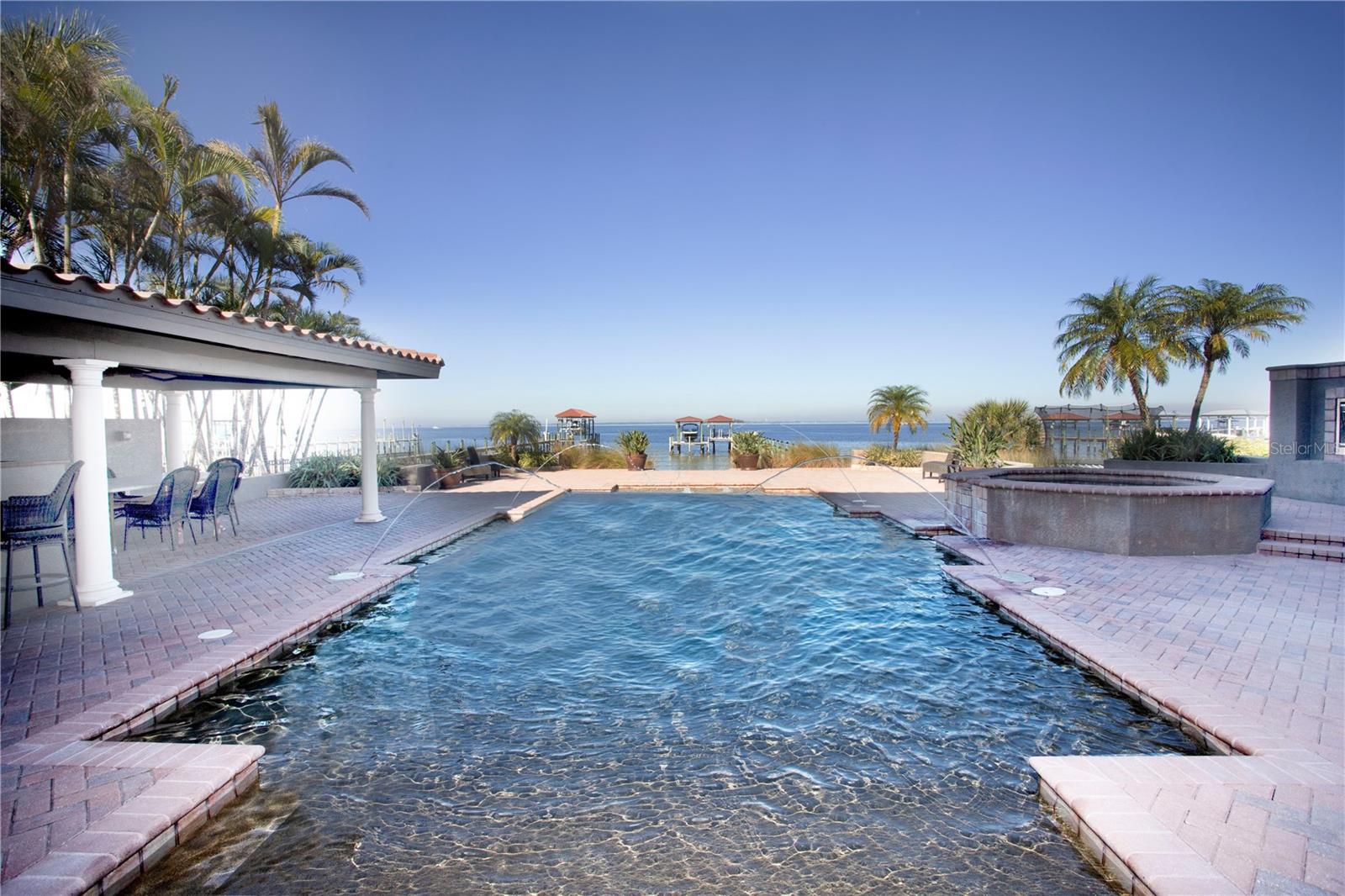 MUSTIQUE BAY - Residential