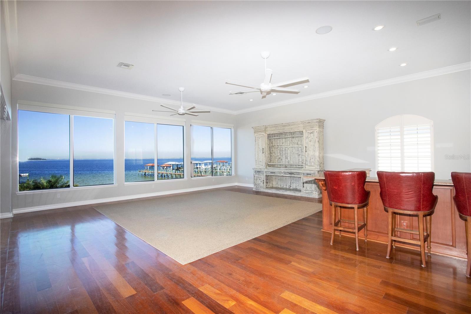 MUSTIQUE BAY - Residential