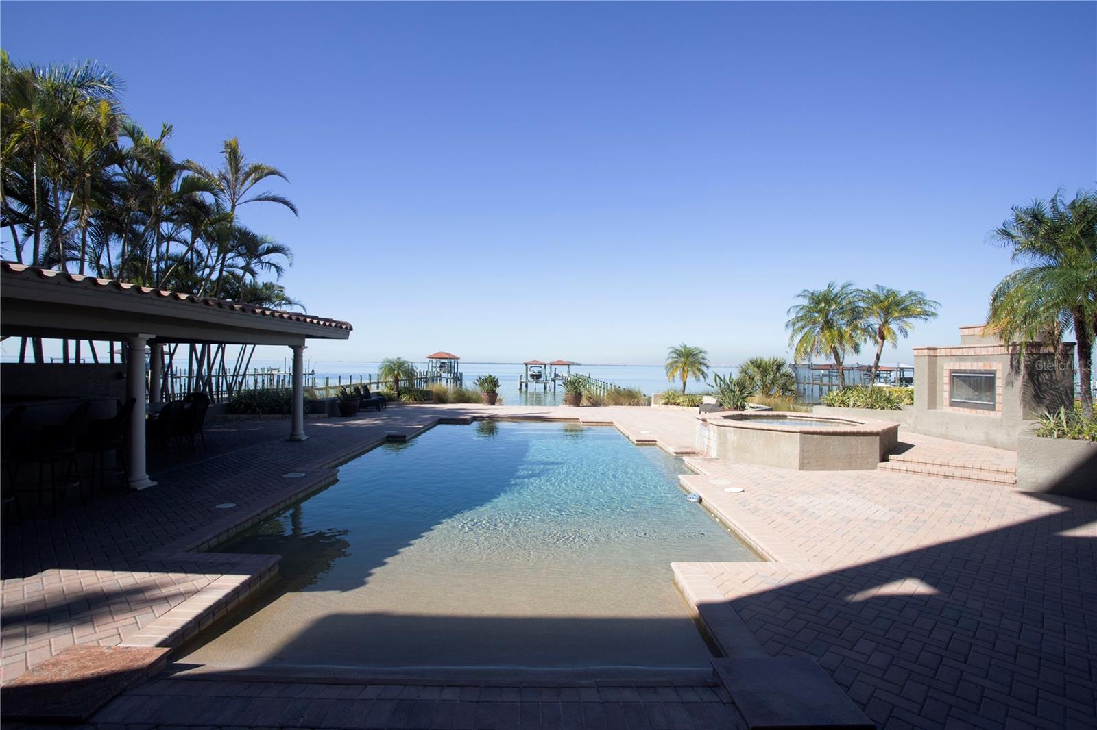 MUSTIQUE BAY - Residential