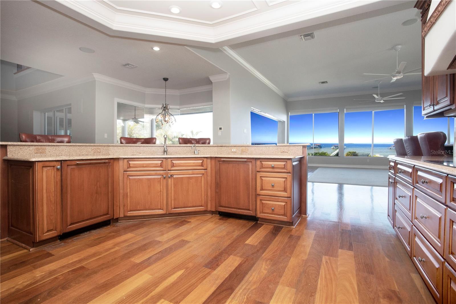 MUSTIQUE BAY - Residential