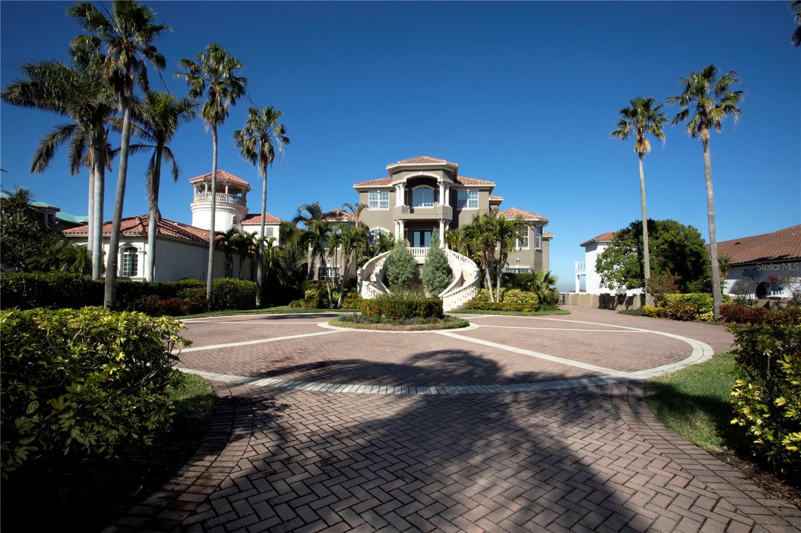 MUSTIQUE BAY - Residential