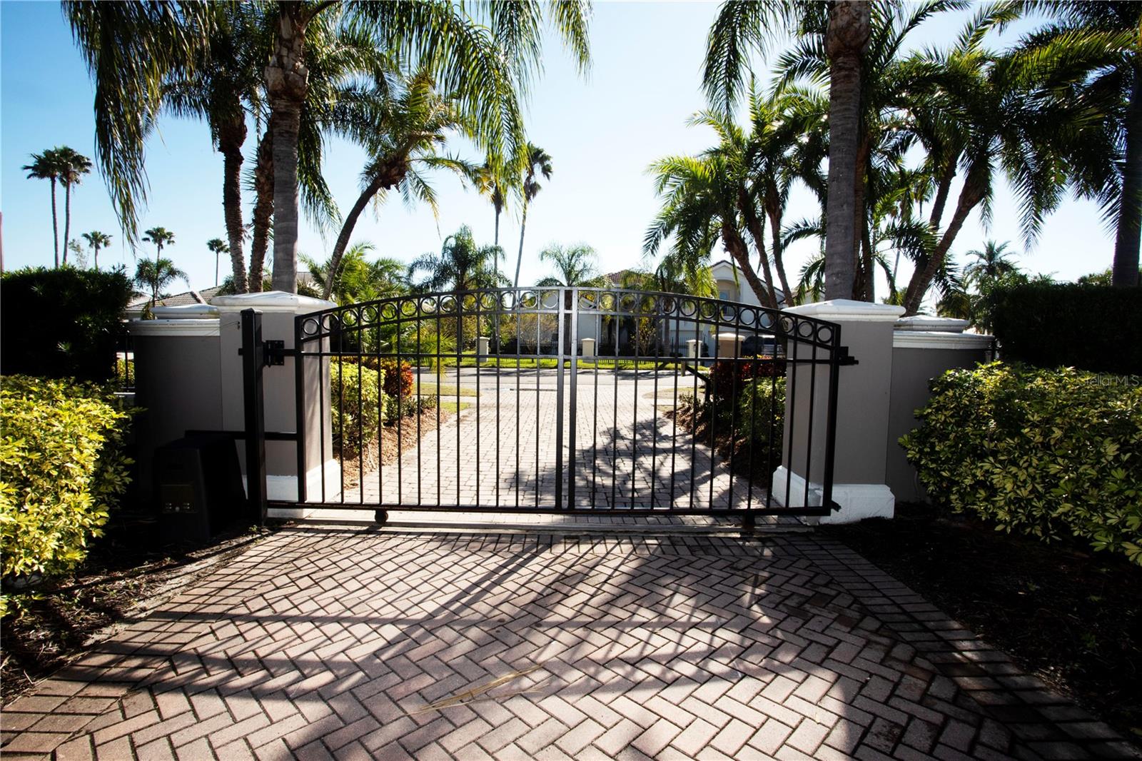 MUSTIQUE BAY - Residential