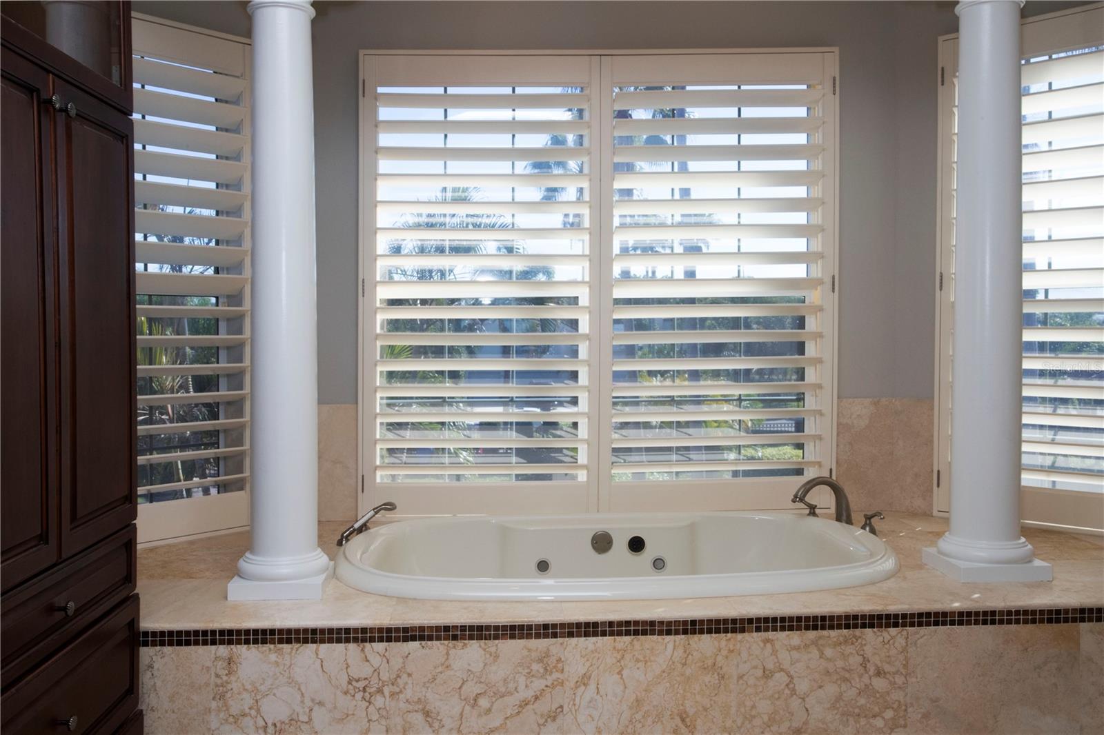 MUSTIQUE BAY - Residential