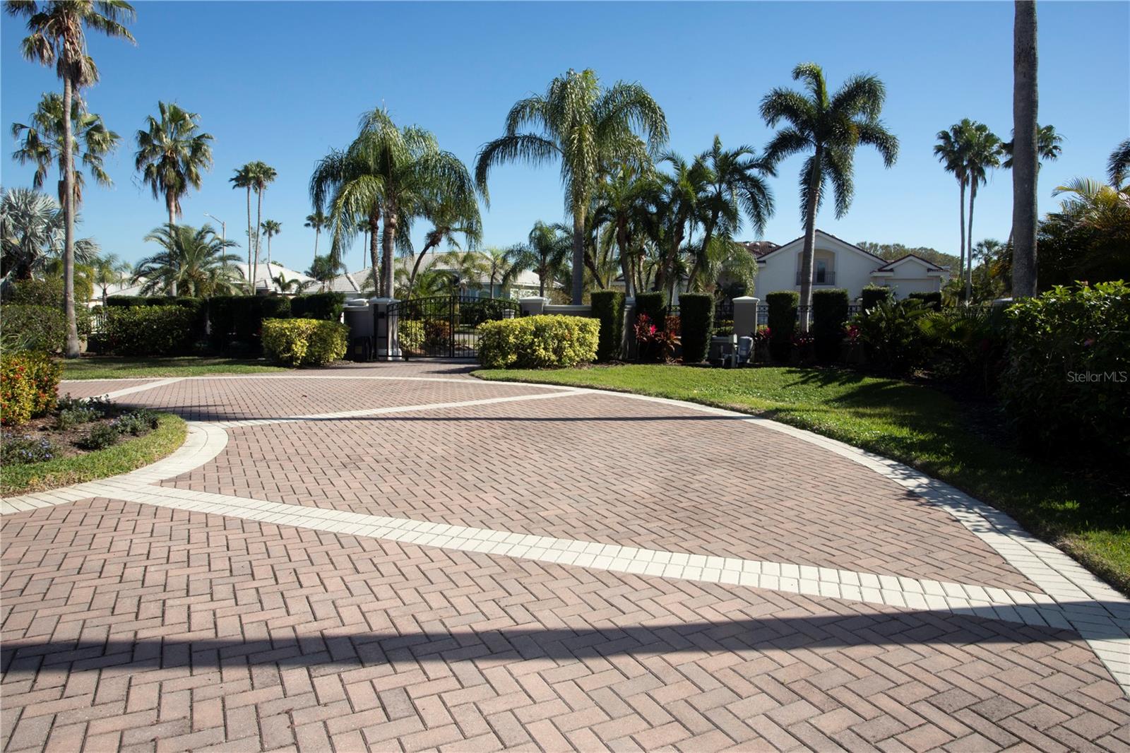 MUSTIQUE BAY - Residential