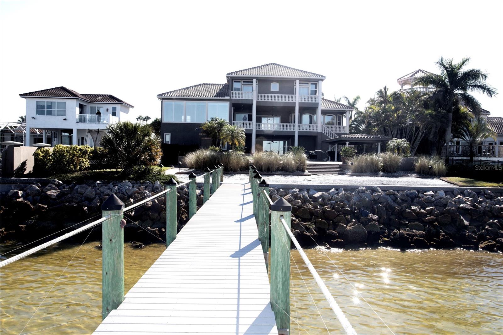 MUSTIQUE BAY - Residential