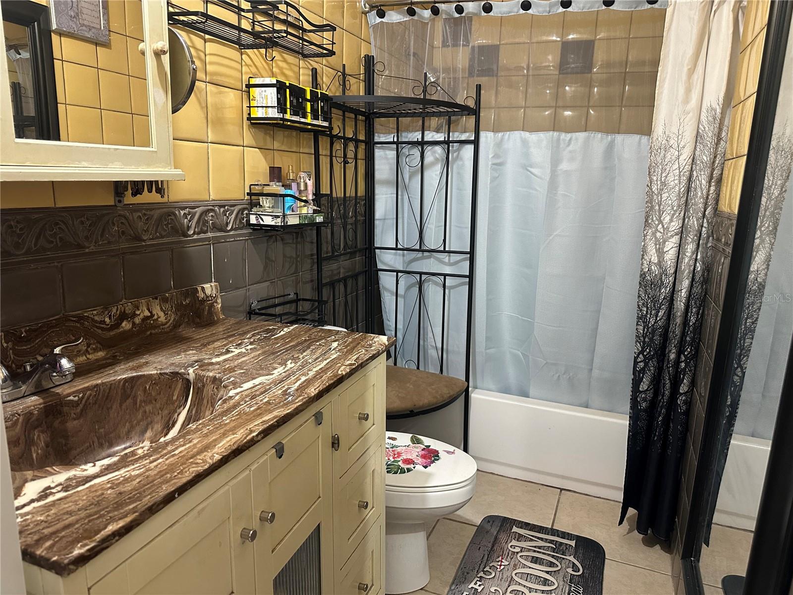 AVON PARK ESTATES - Residential